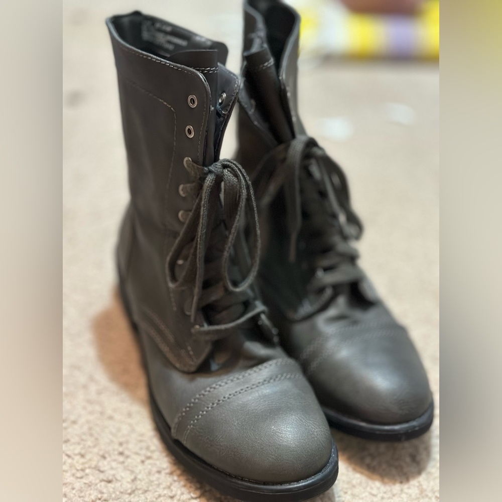 JcPenny combat boots! LIKE NEW CONDITION